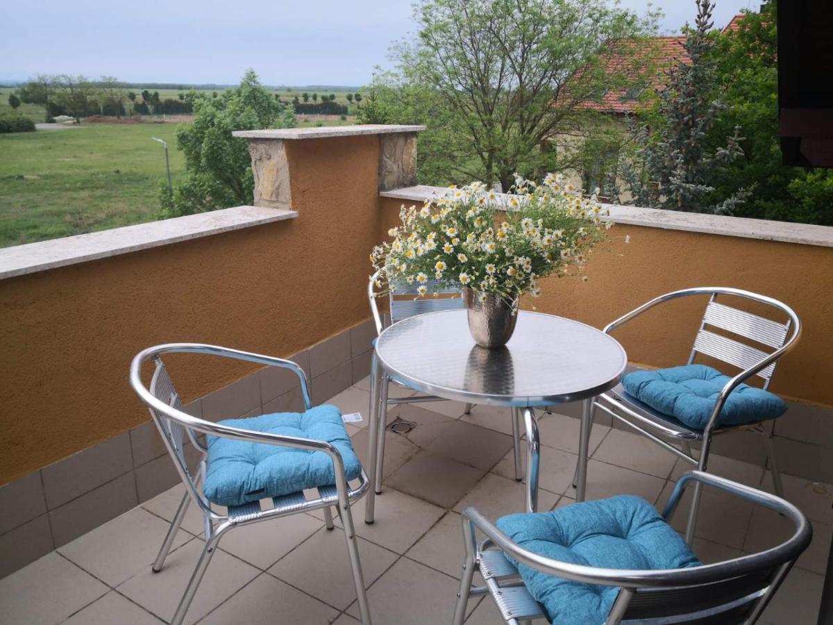 Kamilla Apartman Villapark Buk Exterior photo